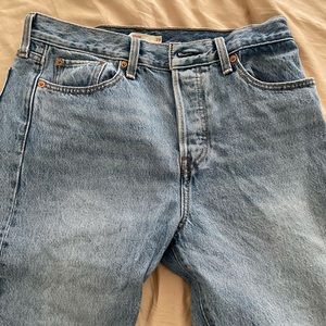 Levi’s wedgie cropped Jean